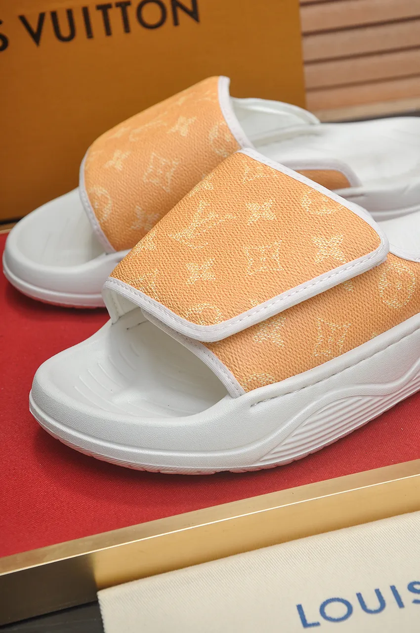 Men's men's shoes 💰340💶 [Louis Vuitton LV slippers] (high-end cowhide) counter 1:1 fashion style, a must-have for summer! The designer used LV’s iconic outsole. The original simple slippers instantly become fashionable! The upper is made of flexible special cowhide leather straps alternately, and the workmanship is exquisite! A must-have for stylish men in summer, size 38-45 (45 customized)